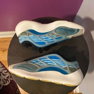 Yeezy 700 Azareth